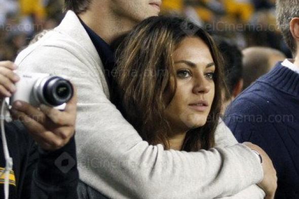 ميلا كوينس حامل