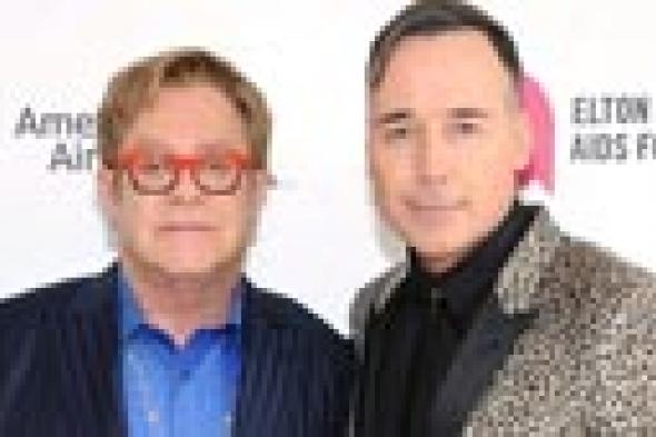 إلتون جون يحدد موعد زفافه من صديقه المثلي الجنس