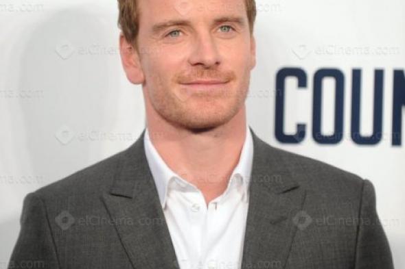 تكهنات بعلاقة رومانسية بين مايكل فاسبندر وناعومي كامبل