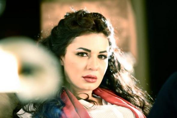 نجلاء بدر : مشاهد الحشيش والخمر فى "قلوب" مبررة درامياً