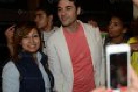 بالصور: عز يتجاهل أزمته مع زينة ويشارك في مهرجان "أب تاون كايرو"