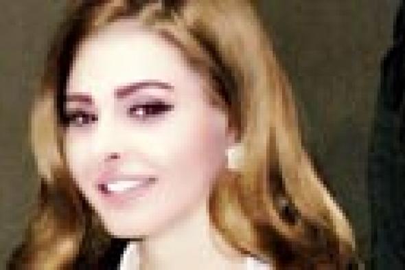 ميس حمدان تسخر من "اللوك" الخاص بها!