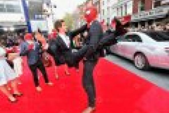 بالصور: أبطال The Amazing Spider-Man 2 يحتفلون بالعرض الأول على طريقتهم الخاصة