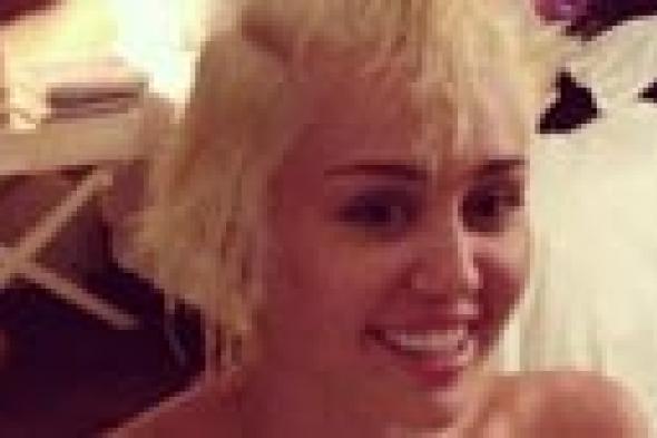 مايلي سايرس تتعرى لمتابعيها على "Instagram"