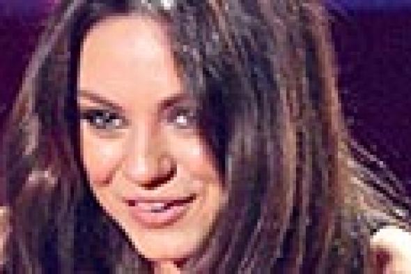 الحمل لم يمنع ميلا كونيس من تسلم جائزة "أفضل شريرة" في حفل "MTV" للأفلام