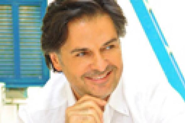 راغب يضم "احضني أكتر" لألبومه المقرر طرحه في الصيف