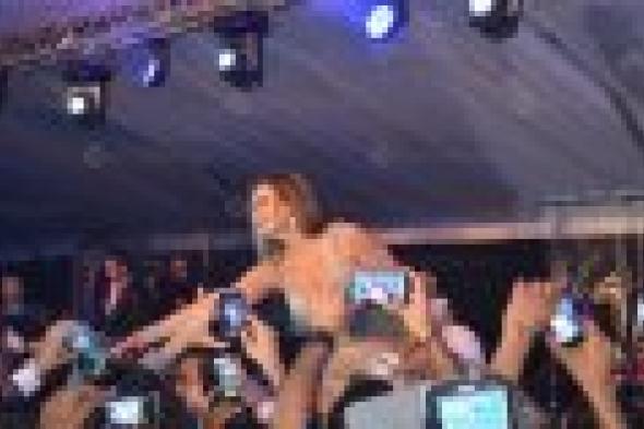 بالصور: كارول سماحة تتألق تحت سفح الهرم