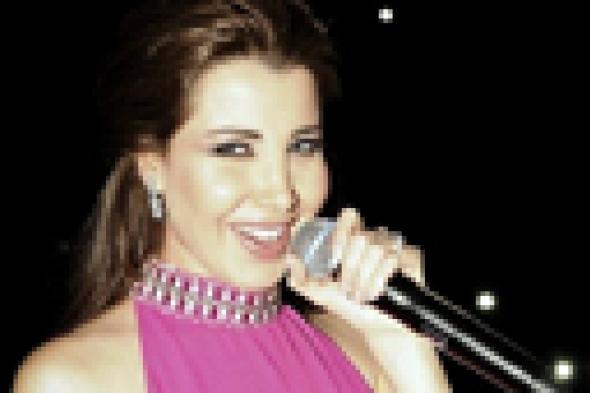 بالصور والفيديو: جمهور كبير يستقبل نانسي عجرم في "باريس"