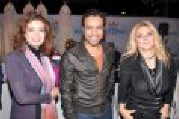 بالصور: نجوم الفن في افتتاح أحد المطاعم بمول العرب