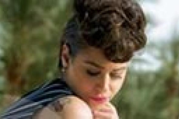 صورة: إطلالة جريئة لمنة شلبي