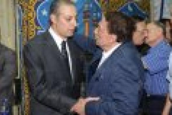 بالصور: الزعيم ونجوم الفن واﻹعلام في عزاء نجل المنتج فاروق صبري