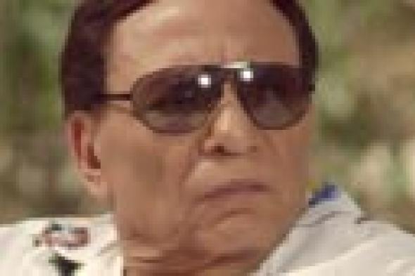 الصور الأولى لعادل إمام في كواليس "صاحب السعادة"