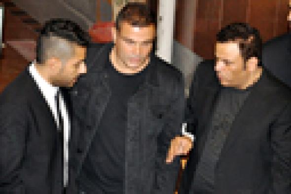 بالصور: عمرو دياب ومحمد فؤاد ومحمود عبد العزيز يواسون محمد حماقي