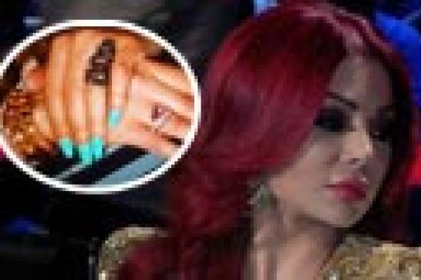 صورة: هيفاء تصطحب ثلاثة ثعابين لـ"شكلك مش غريب"