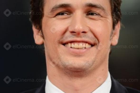 جيمس فرانكو يثير الجدل بسبب صوره العارية