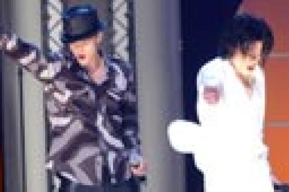 بالفيديو: مايكل جاكسون يطرح "كليب" أغنيته الجديدة مع جستين تيمبرليك