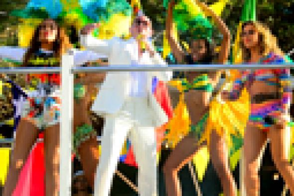 بالفيديو: أجواء احتفالية بين جينيفر لوبيز وبيتبول في الأغنية الرسمية لكأس العالم "We Are One"