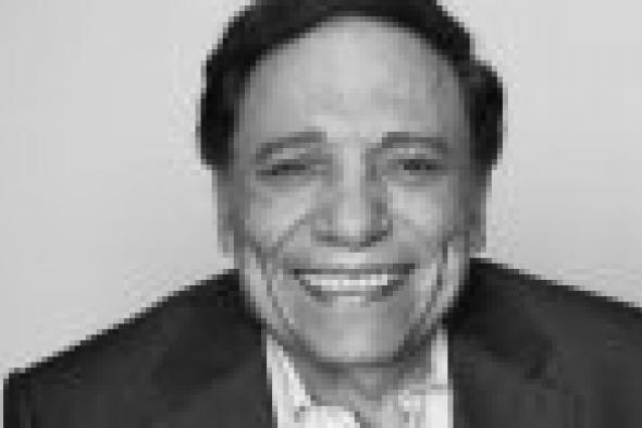 بالصور: في عيد ميلاده الـ74.. عادل إمام لايزال "صاحب السعادة"