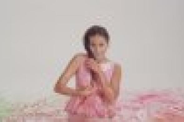 بالصور: دومينيك تصور كليب "مالك" بملابس مثيرة