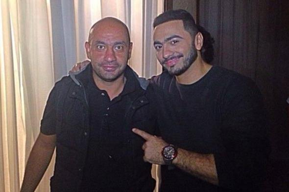 بالصورة: تامر حسني يحتفل بعيد ميلاد مخرج مسلسله إسلام خيري