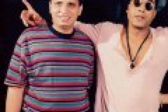 40 ألف جنيه أجر أحمد زكي من السبكي في أولى إنتاجاته "مستر كراتيه"!