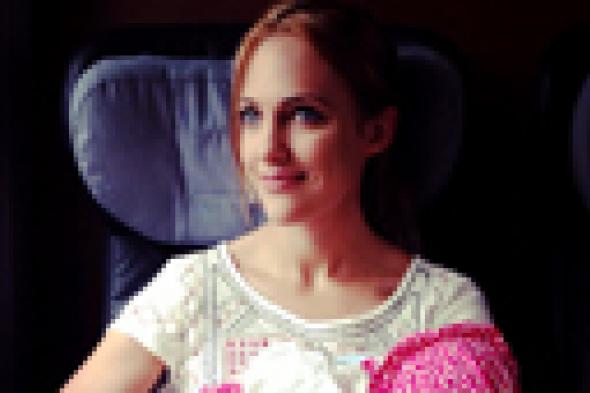 صورة: "السلطانة هويام" تسافر لحضور عيد ميلاد والدتها برفقة ابنتها الرضيعة