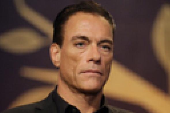 "فان دام" بعد مشاهدته فيديو رقصه على "بشرة خير": أتمنى لكم الأفضل دائما!