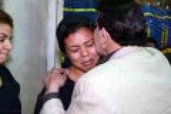 بالصور: ناهد السباعي تتلقى العزاء في والدها من نجوم الفن