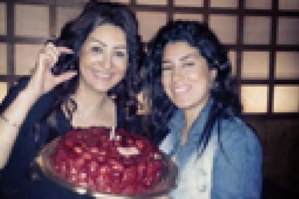 بالصور – أيتن عامر لشقيقتها وفاء عامر في عيد ميلادها: ربنا يخلليكي يا طويلة