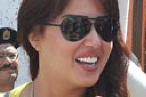 بالصور: سمية الخشاب تستعيد رشاقتها للتصويت للسيسي