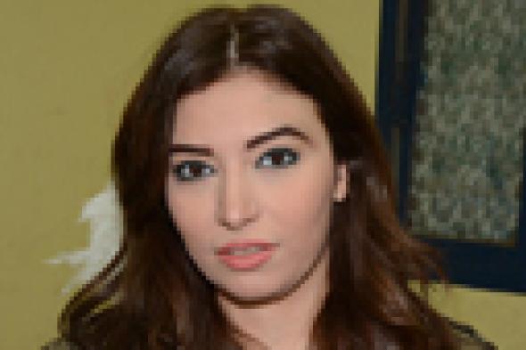 بالصور: غادة رجب تؤيد السيسي في انتخابات الرئاسة بالزي المموه