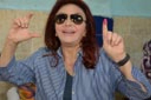 بالصور: نبيلة عبيد تؤيد السيسي