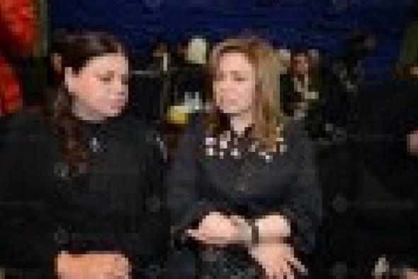 بالصور: الحزن يسيطر على نجوم الفن في عزاء فايزة كمال