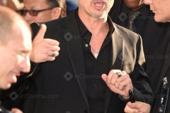 براد بيت يحصل على أمر بعد التعرض ضد الصحفي الأوكراني المجنون