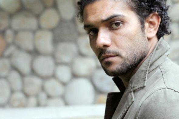سر اعتذار آسر ياسين عن فيلم داوود عبد السيد الجديد "قدرات غير عادية"
