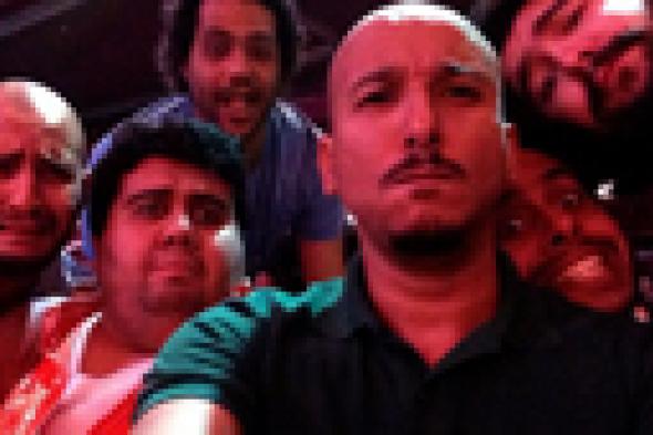 صورة: فريق عمل "البرنامج" يودع جمهوره بـ Selfie في مؤتمر "النهاية"