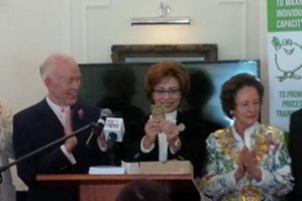 الدكتورة اليمنية مناهل ثابت تحصل على جائزة «العلوم» العالمية