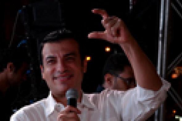 إيهاب توفيق يغني للسيسي "جيت في وقتك"