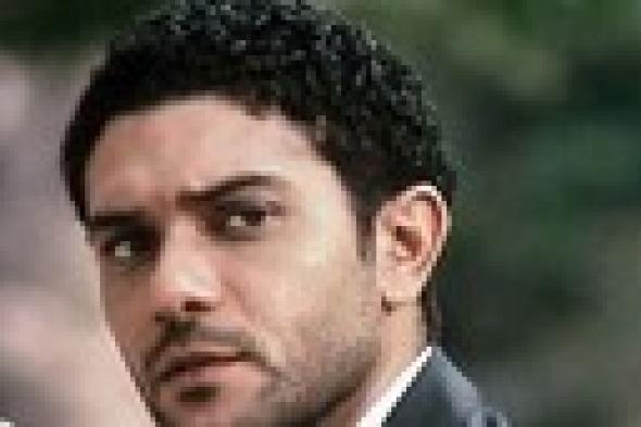 آسر ياسين عن عدلي منصور: جاء عند الطلب