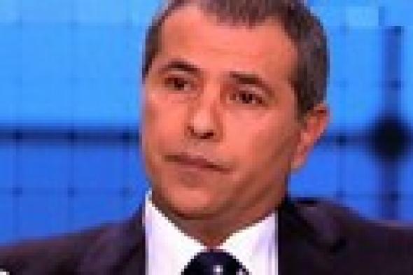 توفيق عكاشة يهدد بالاعتصام داخل مطار القاهرة..وزير الطيران يتدخل!