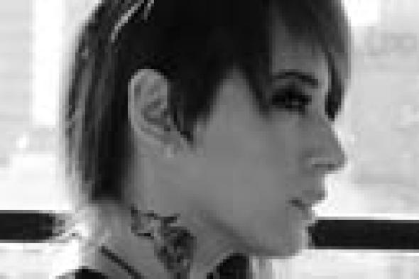 فيديو: ساندي مدمنة وبـ "لوك" جديد في" حياة طبيعية"