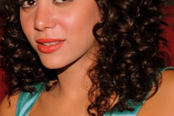 ميريهان شقيقة "السيدة الأولى" وتدخل "حارة مزنوقة"