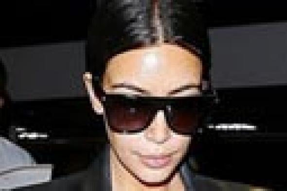 صورة: كيم كارداشيان تنفي طلاقها من كانيى ويست بهذه القبلة!