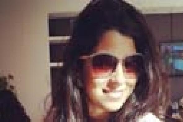 صورة: أيتن عامر تروج لـ "السبع وصايا" من فوق الكوبري