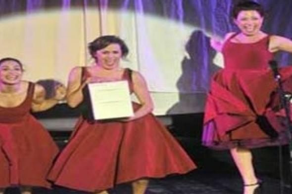 «زنود الست» كوميديا نسائية مسرحية تتراقص على حافة العروض الاستعراضية دون تميّز