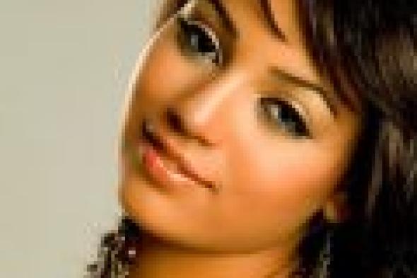 بالفيديو: سمية تعود من جديد بأغنية وطنية «هنبدأ»