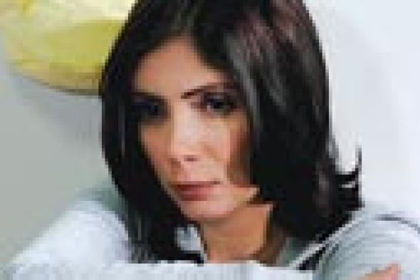 منى زكي تطالب بإنهاء رجولة المتحرشين جنسيا تعقيبا على "فيديو التحرير"