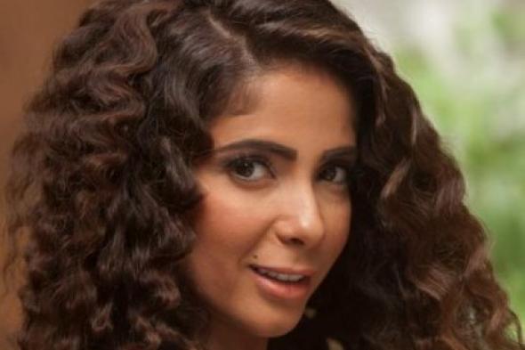 منى زكي تطالب بعقوبة قاسية لمتحرشي "فتاة التحرير"!