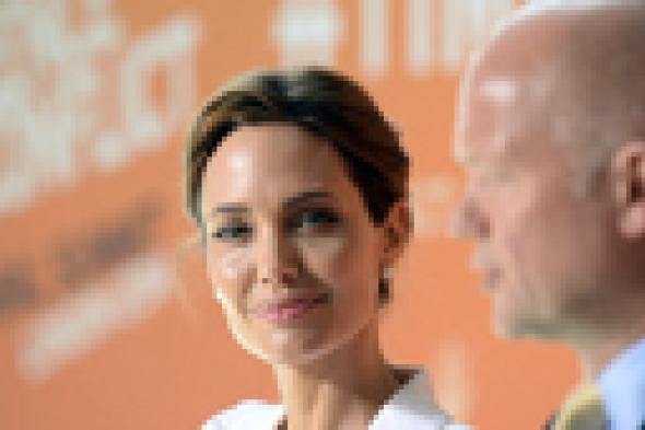 أنجلينا جولي تشارك في قمة لندن لضحايا الاغتصاب في الحروب