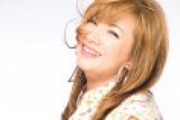 بالصورة: انتصار مرتدية العباءة والحجاب!